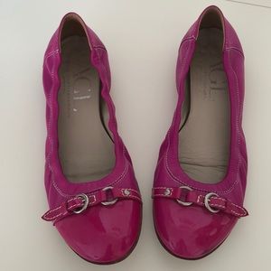 Women AGL flats